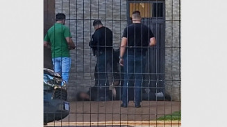 Assaltantes atiram contra joalheiro durante fuga e acabam presos em MS