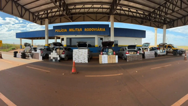 Veículos com mercadorias contrabandeadas apreendidos - Foto: Divulgação/ BPMRv