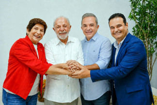 Da esquerda para a direita, Gilda Maria dos Santos, o presidente Luiz Inácio Lula da Silva, o deputado federal Vander Loubet e o ex-deputado federal Fábio Trad - Divulgação