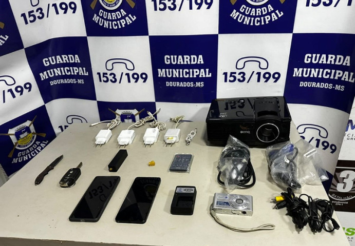 Parte dos equipamentos furtados da Central de Atendimento ao Cidadão recuperados pela Guarda Municipal. Foto: Divulgação/GMD