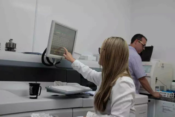 Profissionais trabalhando em unidade de saúde de Naviraí (Foto: Divulgação)