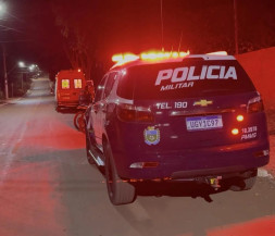 Área foi isolada pela Polícia Militar durante o atendimento da ocorrência. Equipes do Corpo de Bombeiros também estiveram no local, onde a morte foi constatada (Foto: Rio Verde News)