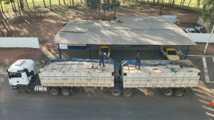 Carga de 800 caixas de cigarros de origem paraguaia. (Divulgação, BPMRv)